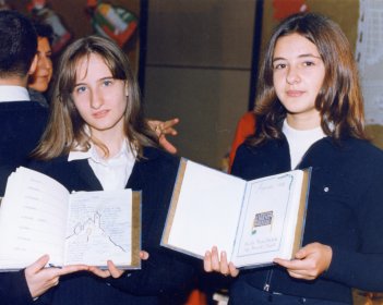 Poesie Di Natale Napoletane Scuola Primaria.E Nnato Nennillo Una Poesia Da Napoli Per Tutti I Bambini Del Mondo Mario Vastarella